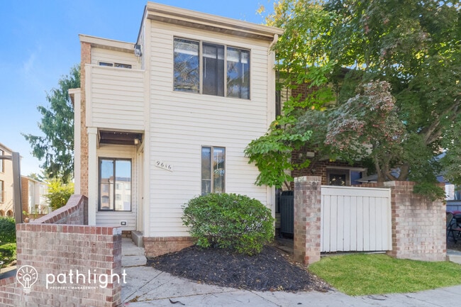Building Photo - 9616 Brassie Way