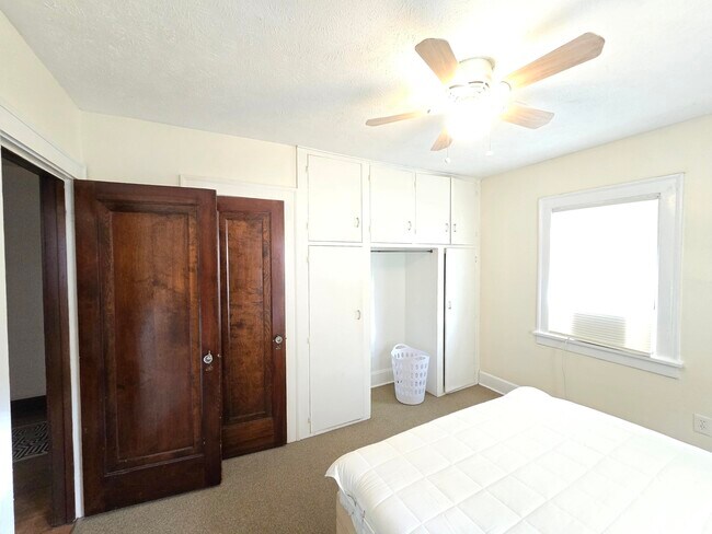 Foto del edificio - 1913 Douglas St