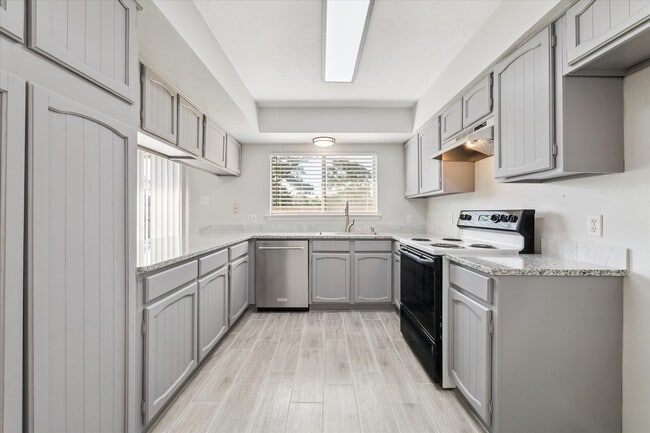 Building Photo - 271 E Castle Harbour Dr