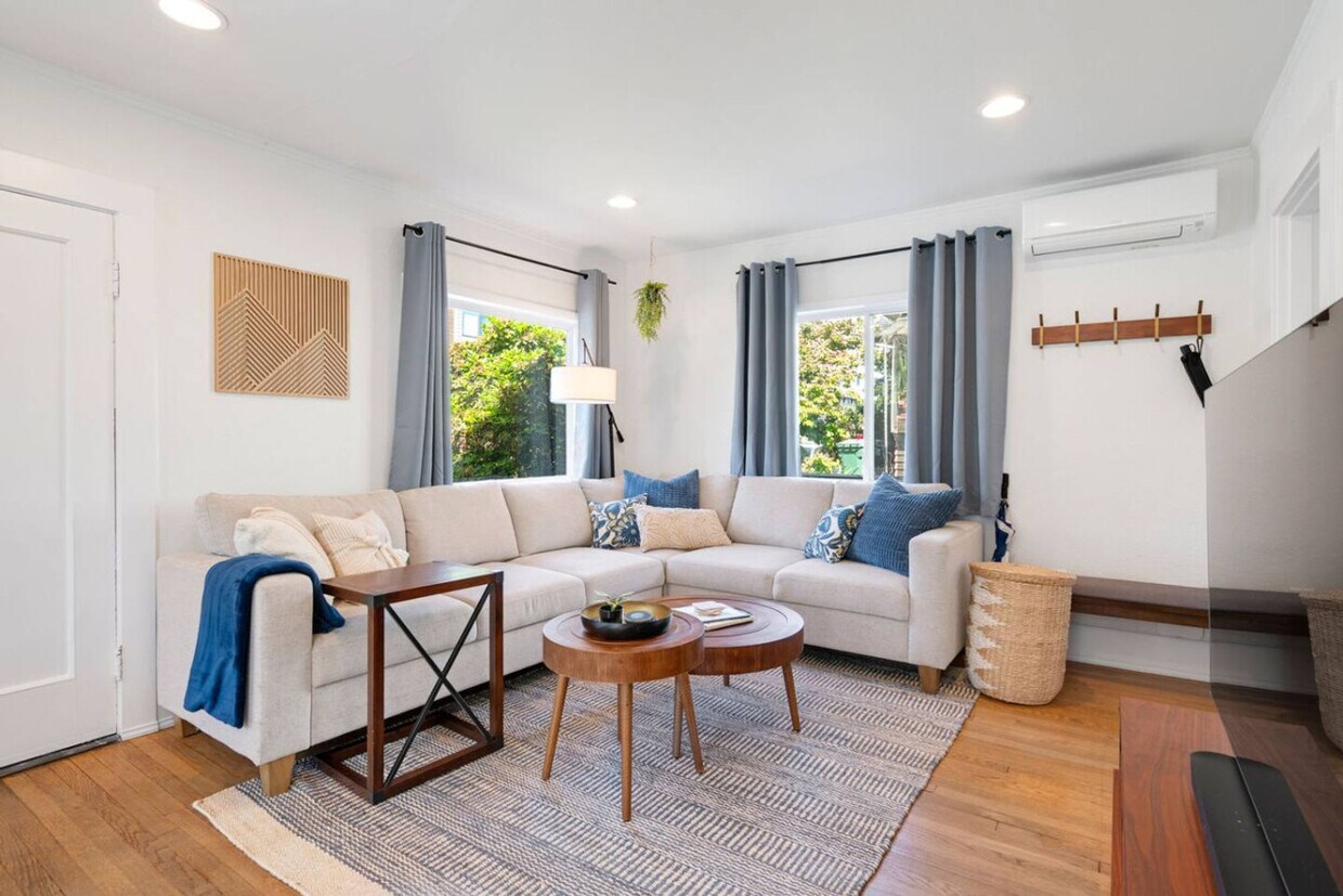 Foto principal - 811 NE 63rd St