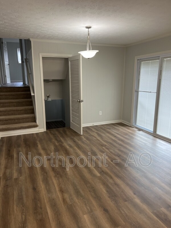 Foto del edificio - 979 Pinecrest Dr