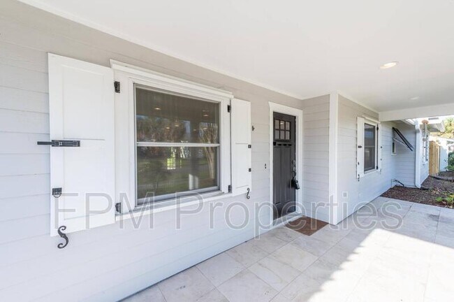 Building Photo - 596 Seaspray Ave