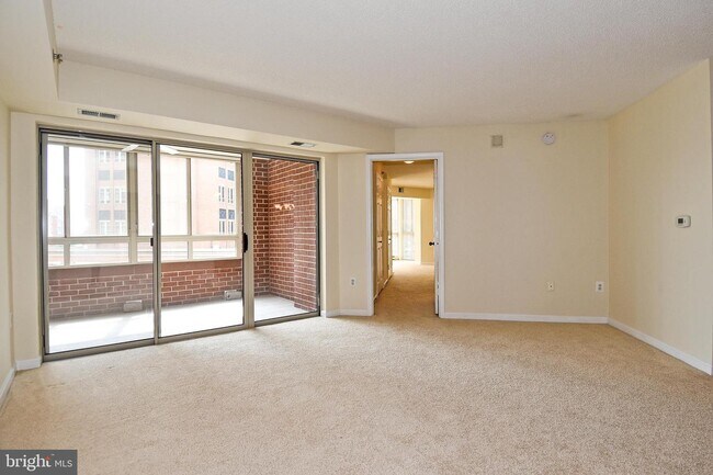 Foto del edificio - 2181 Jamieson Ave