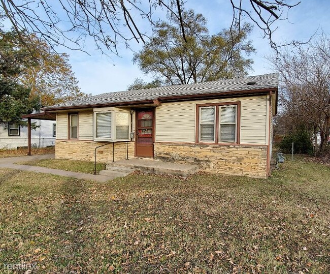 Building Photo - 3 br, 1 bath House - 1834 E. Mona Lane