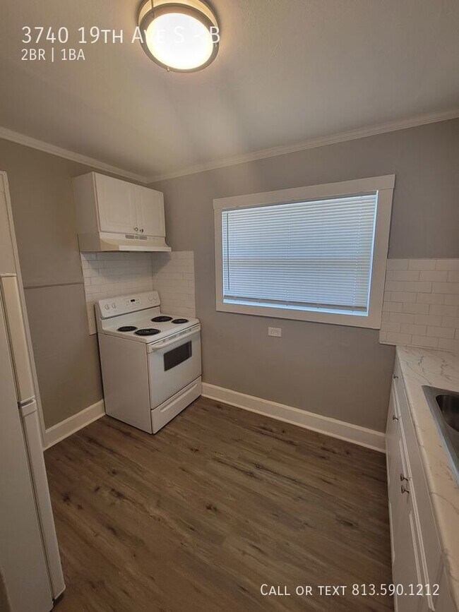 Building Photo - Renovated St. Pete Apartment