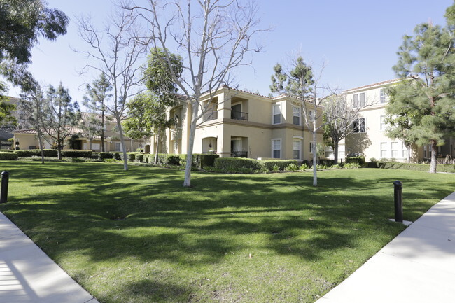 Overlook at Anaheim Hills Apartments 55+ - Apartments in Anaheim, CA ...