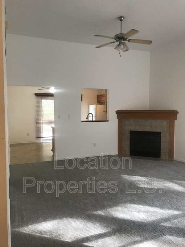 Building Photo - 908 N Gunnison Way
