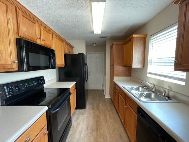 Foto del edificio - PRE-LEASING FOR AUGUST 2 2026 MOVE IN! 1/2 Off Deposit!