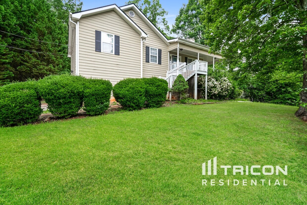Foto principal - 55 Lakefront Dr