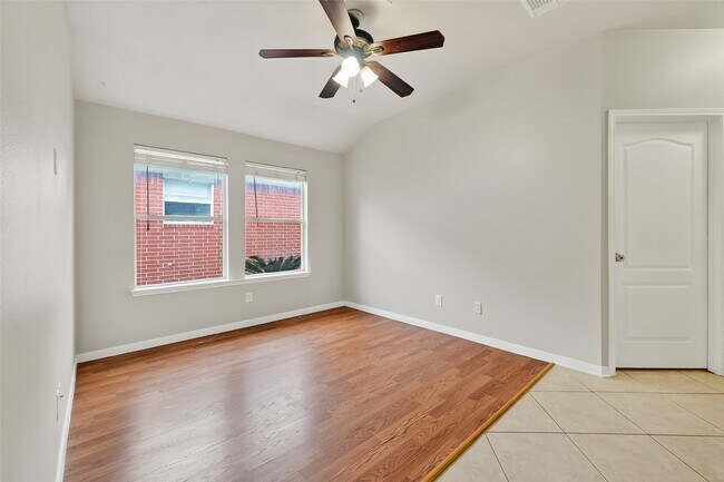 Foto del edificio - 5623 Brookhollow Oaks Trail