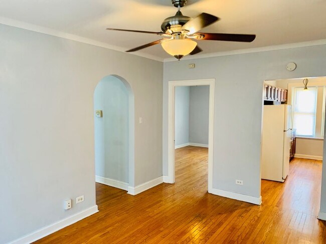 Building Photo - 2840 W 66th St