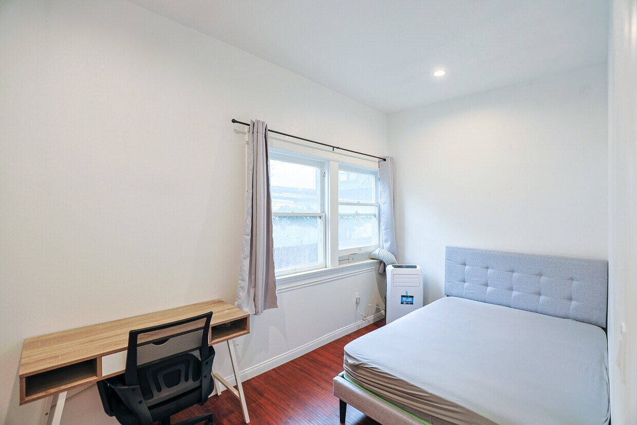 2626 S Budlong Ave Townhomes in Los Angeles, CA Westside Rentals