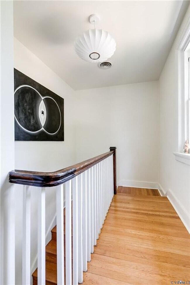 Foto del edificio - 1025 Taylor Ave