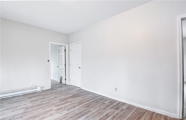 Foto del edificio - 202 Midland Lake Rd