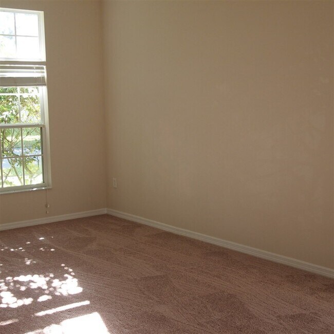 Foto del edificio - Four bedroom 2 bath home in Lake Bernadette