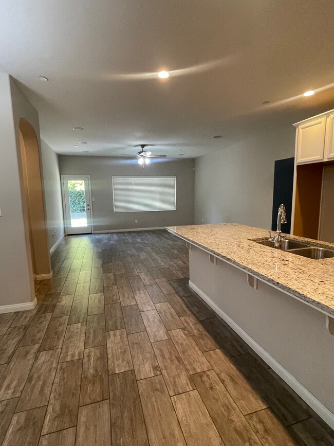 Foto del edificio - 5202 Phisto Pl