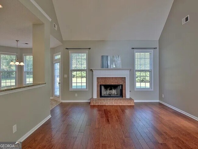 Building Photo - 410 Persimmon Dr
