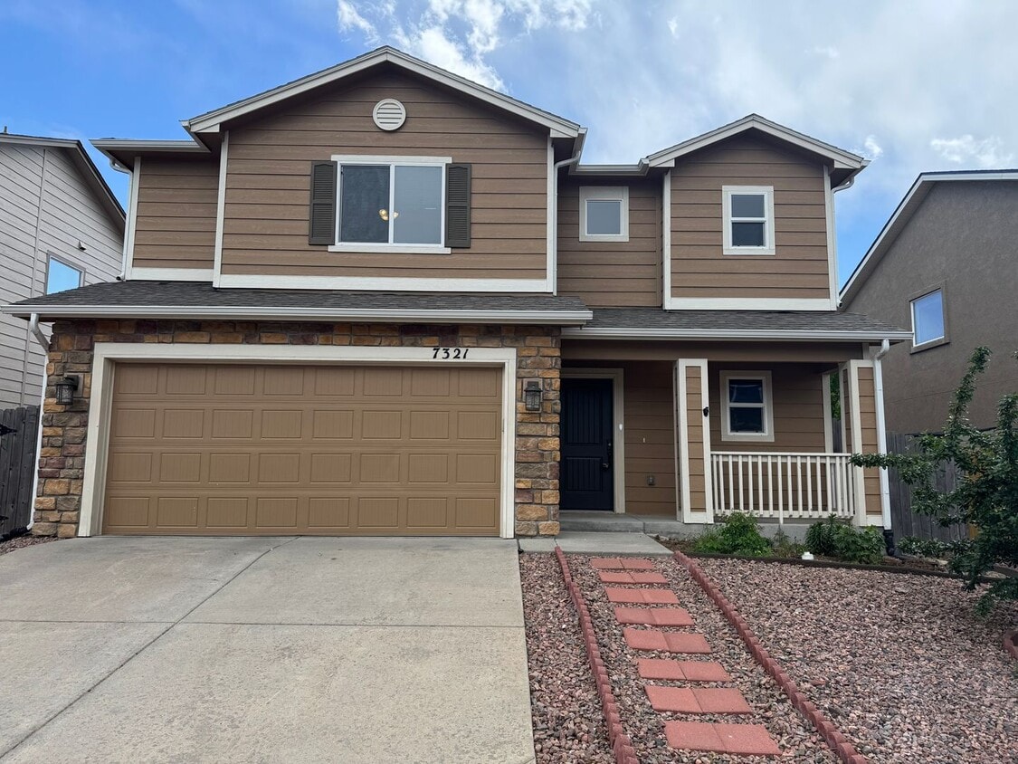 Everything you need! 3 bed/2.5 bath, 2-car garage - Everything you need! 3 bed/2.5 bath, 2-car garage