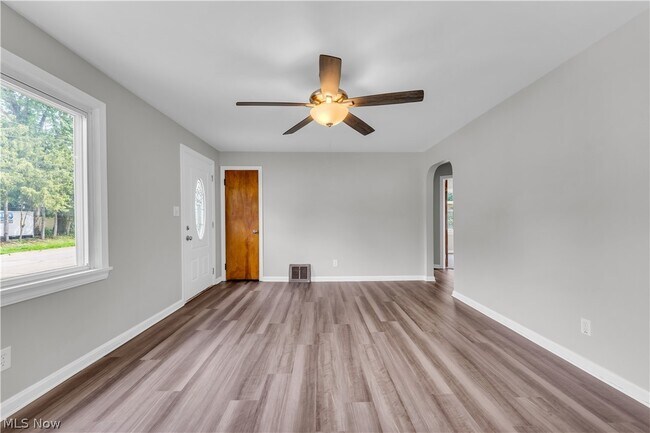 Building Photo - 1302 Inman St
