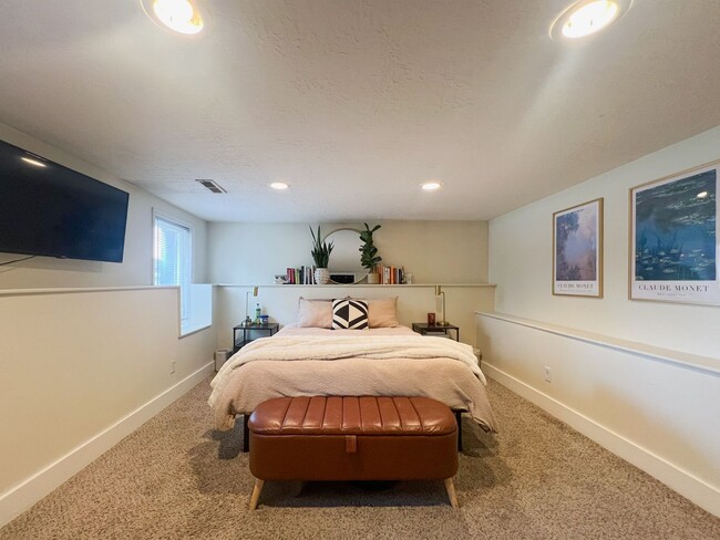 Building Photo - Charming & Cozy 2-Bed, 1-Bath Basement Apa...