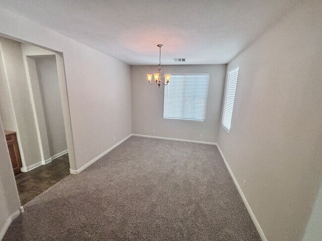 Building Photo - 5 bedroom + Loft + 6th Bonus Room in Alian...