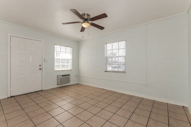 Building Photo - 315 D St