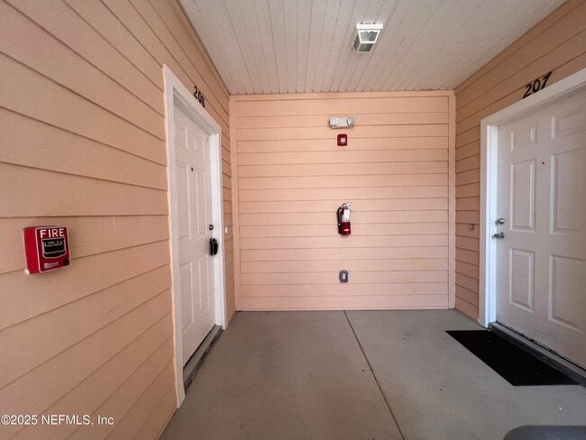 Building Photo - 4990 Key Lime Dr