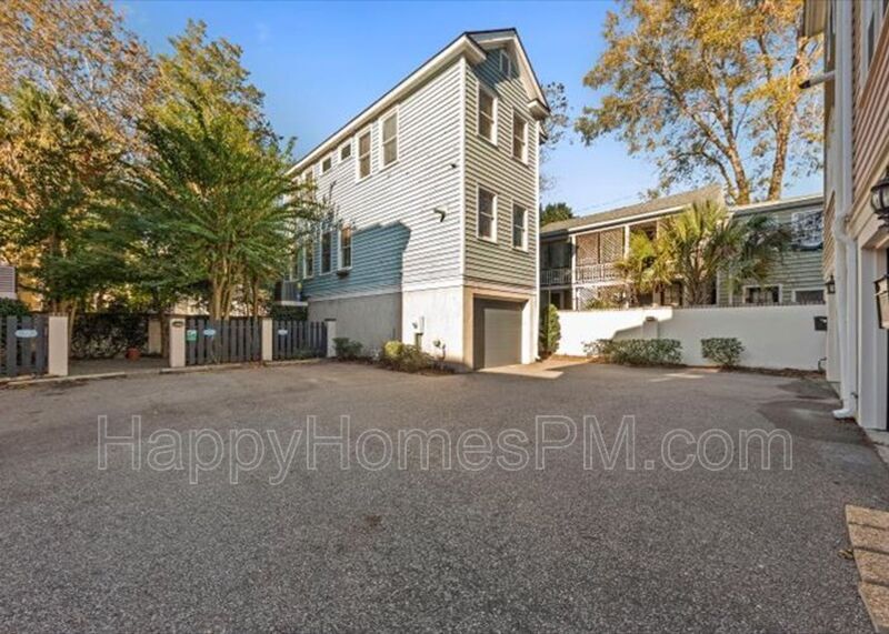 Photo - 11 Kirkland Lane