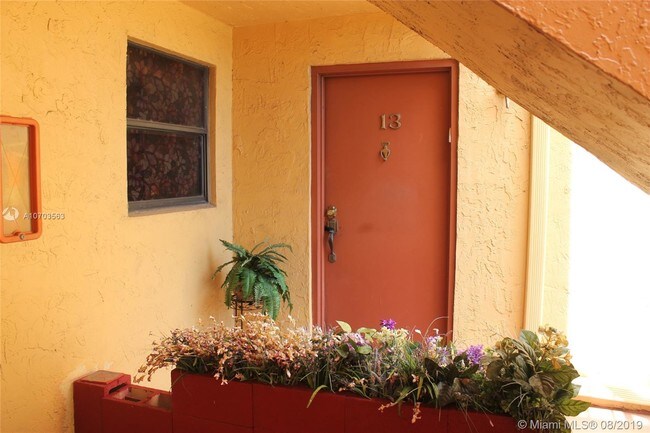 Foto del edificio - 10805 NW 7th St