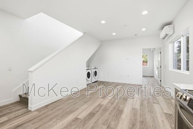 Foto del edificio - 6174 Dorothy Dr