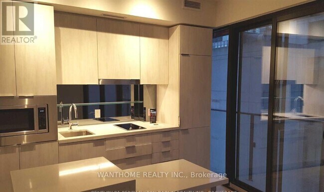 Building Photo - 215 Queen St W