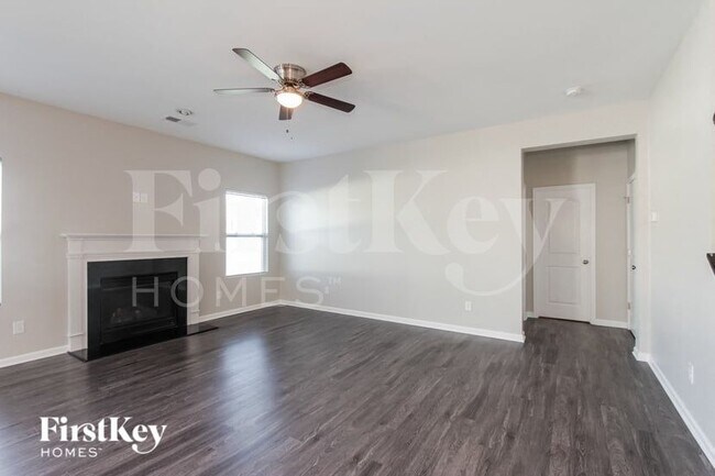 Foto del edificio - 3603 Anthony Mark Moore Ln