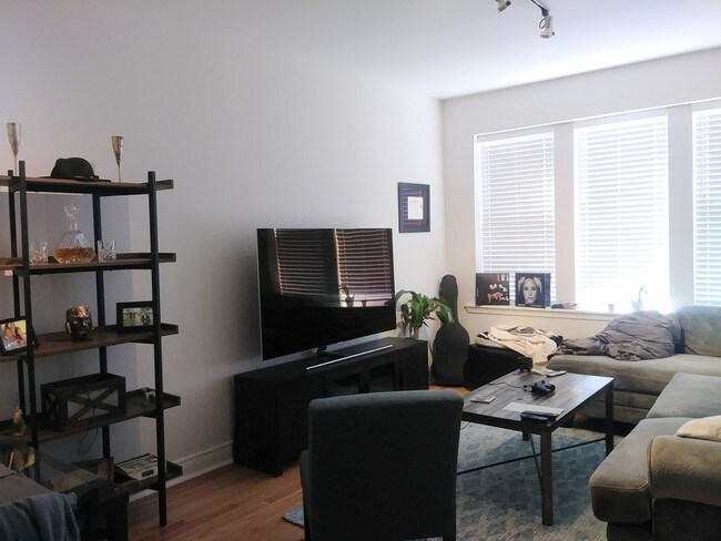 Foto del edificio - 2119 N Richmond St