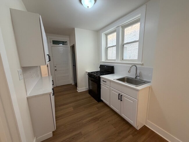 Building Photo - 4154 N Mozart St