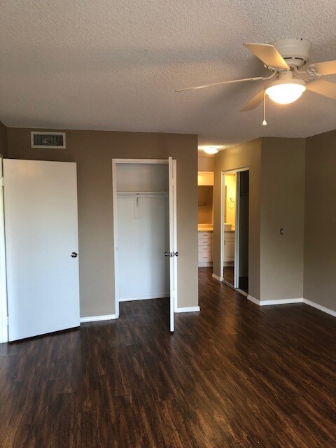 Foto del edificio - 7515 Winnetka Ave