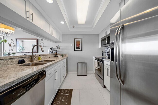 Building Photo - 7601 E Treasure Dr