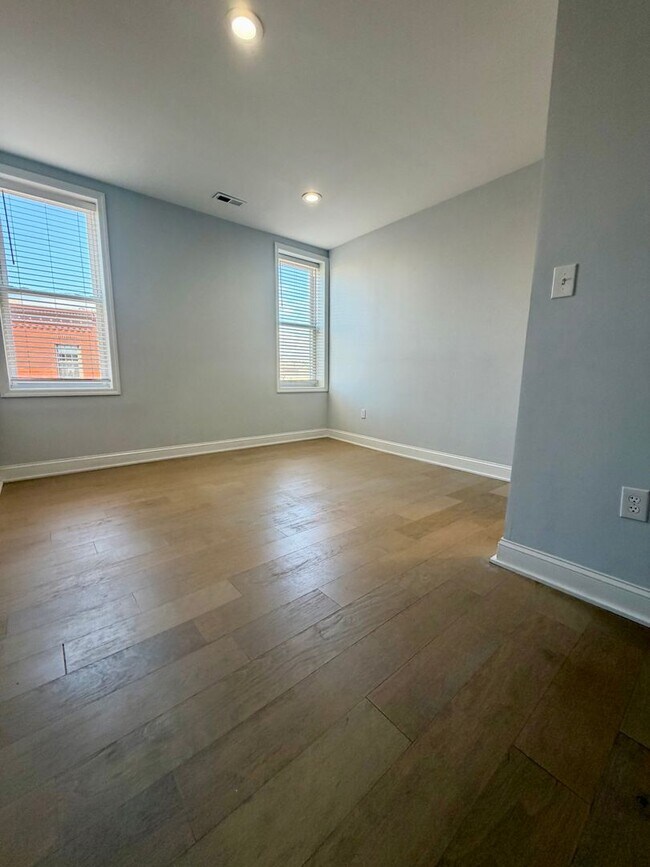 Building Photo - 1247 Snyder Ave