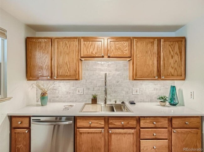 Building Photo - 3 Bedroom 2 Full Bath Single Family Home I...