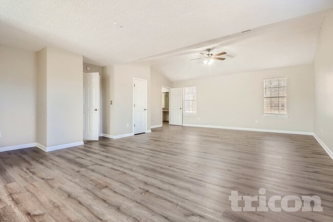 Foto del edificio - 589 Lakewater View Dr