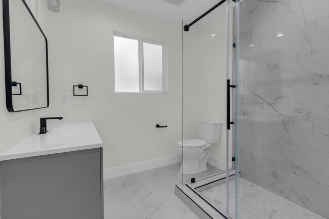 Foto del edificio - 4059 Denker Ave