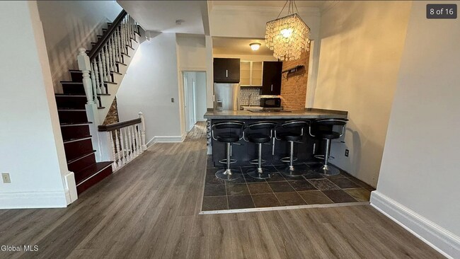 Foto del edificio - 285.5 Hudson Ave