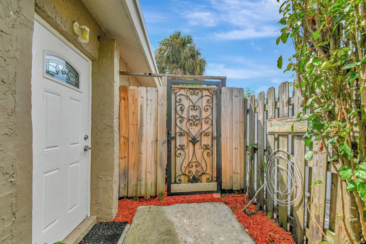 Primary Photo - 1361 Doane Cir