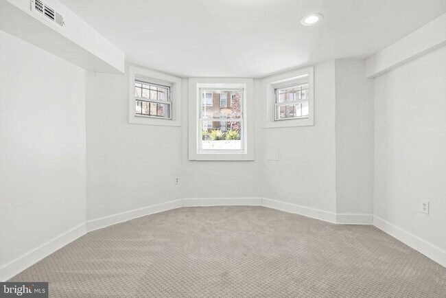Building Photo - 3007 11th St NW