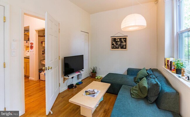 Foto del edificio - 4813 Walton Ave