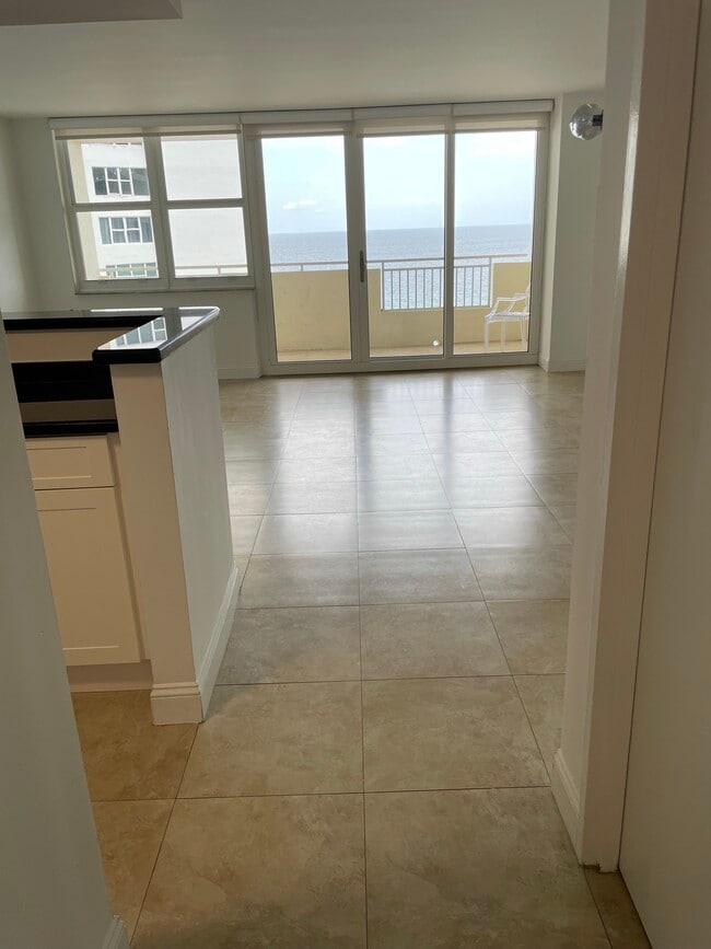 Building Photo - 3180 S Ocean Dr