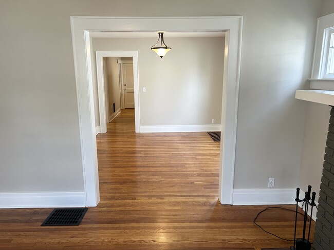 Building Photo - 212 Woodbine Ave