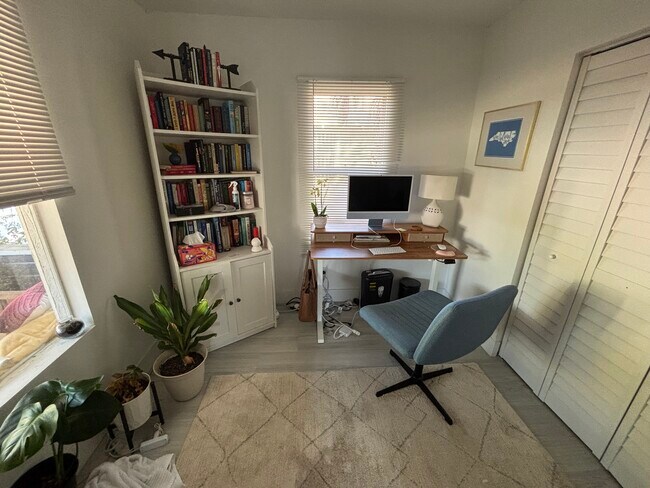 Foto del edificio - 3621 Potter St