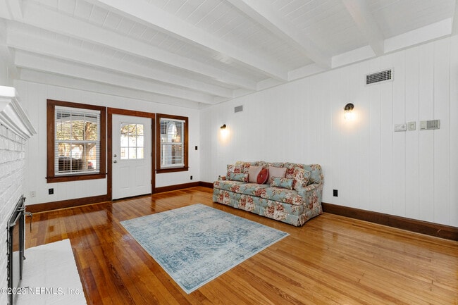 Building Photo - 1058 Beach Ave