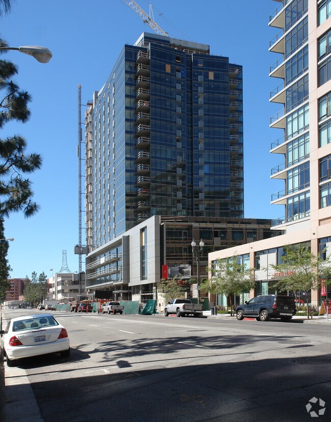 EVO South Apartments in Los Angeles, CA