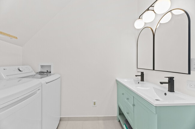 Foto del edificio - 2846 N Troy St